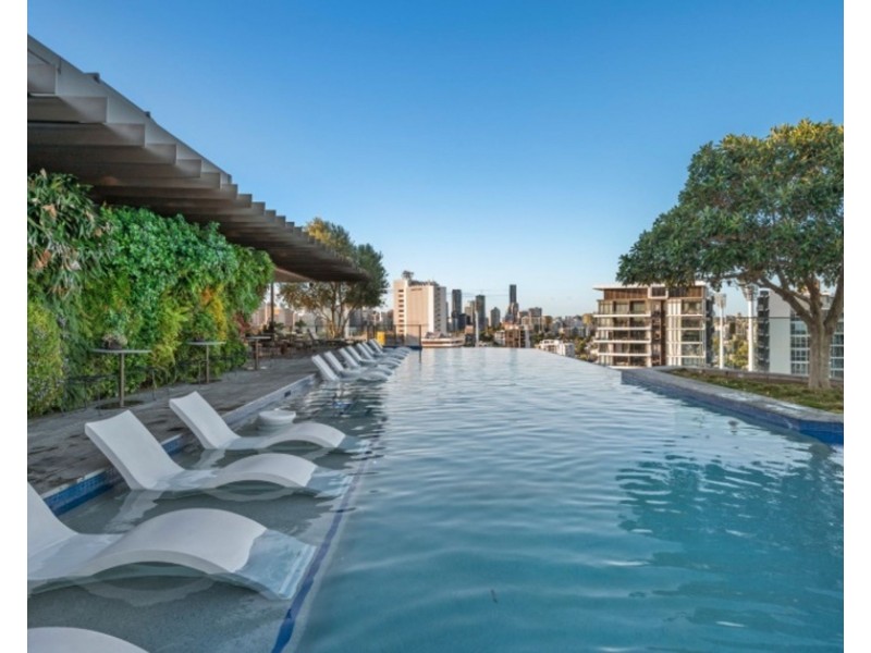 1005/62 Logan road, Woolloongabba QLD 4102