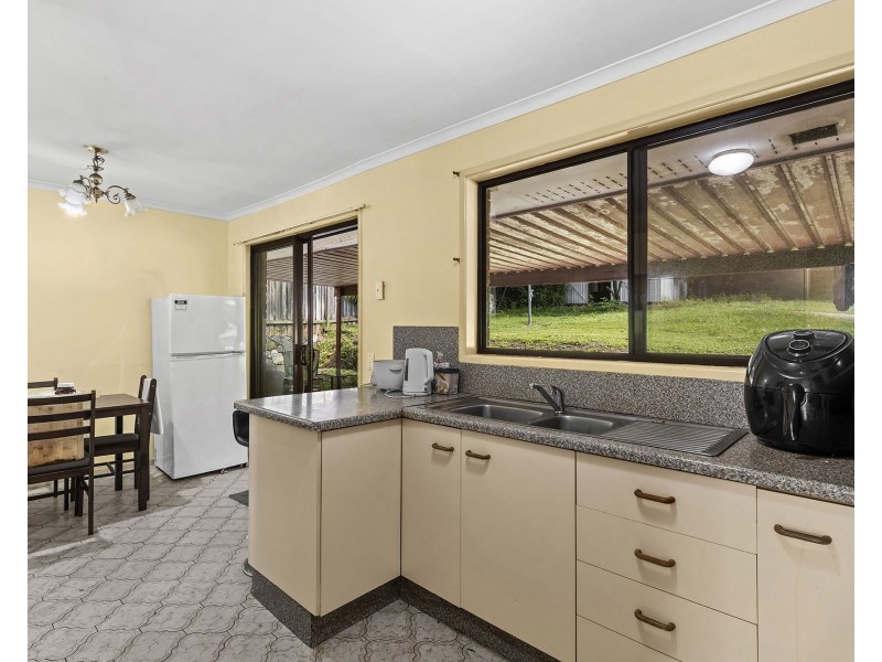 28 Helmsley Court, Carindale QLD 4152