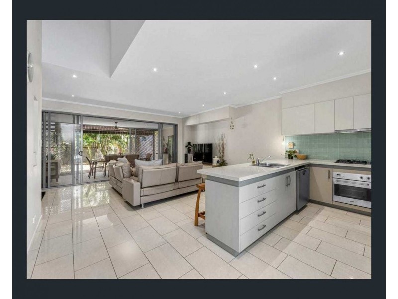 8/23 Burrai Street, Morningside QLD 4170