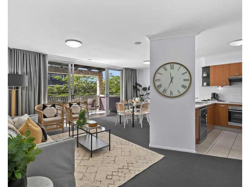 5/8 Wakefield Street, Coorparoo QLD 4151