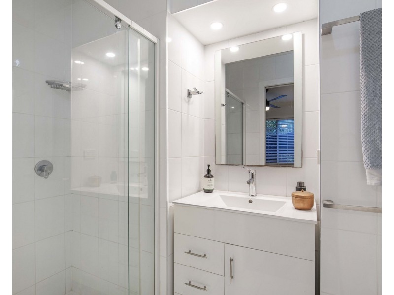 1A Myall Street, Norman Park QLD 4170