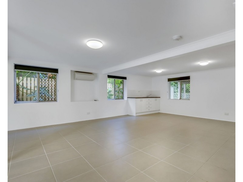 46 Dirkala Street, Mansfield QLD 4122