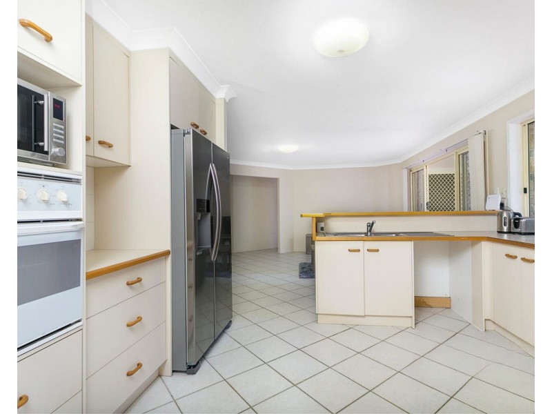4 Morgan Close, Manly West QLD 4179