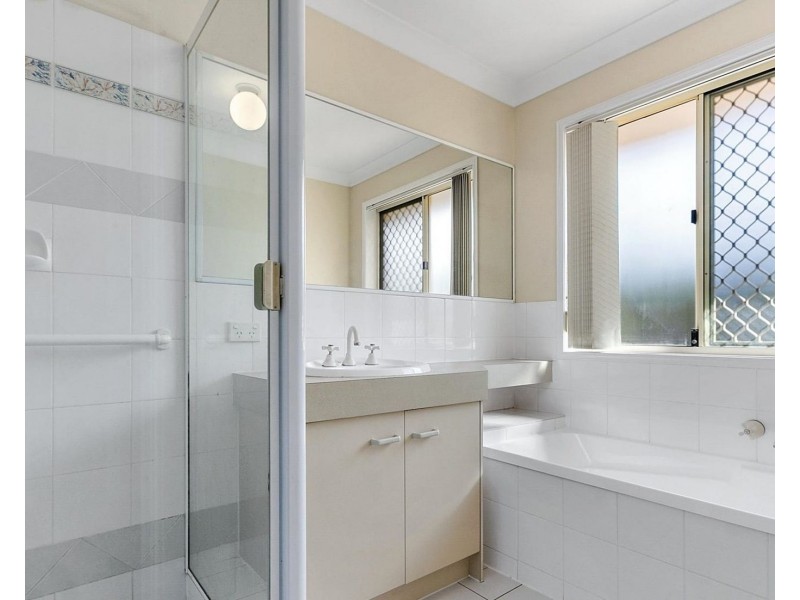 4 Morgan Close, Manly West QLD 4179