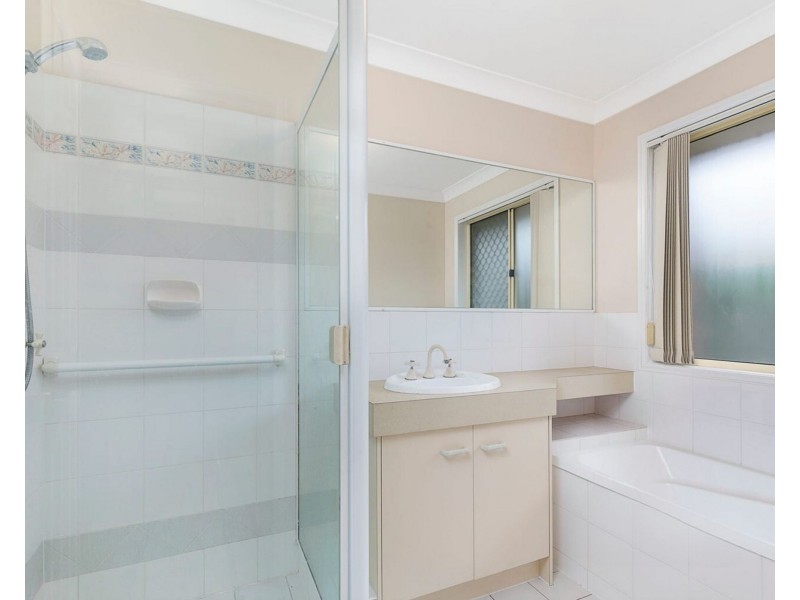 4 Morgan Close, Manly West QLD 4179