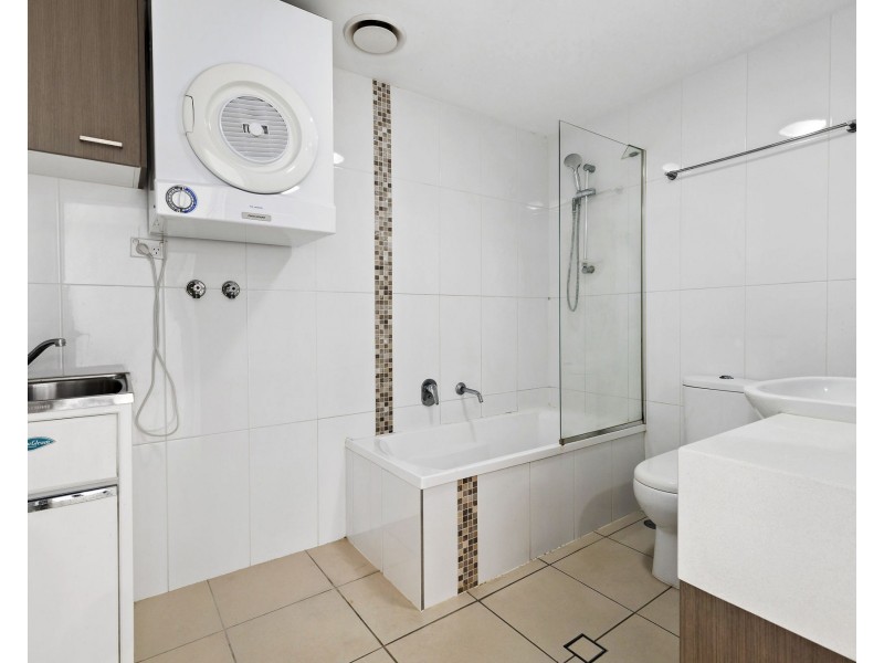 16/11 Riding Road, Hawthorne QLD 4171