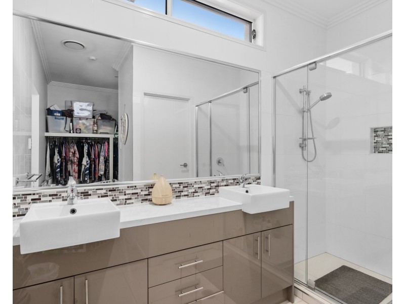 11 Seawater Street, Thornlands QLD 4164