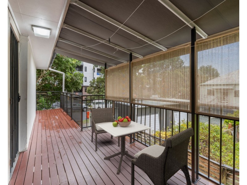 1/6 Flora Street, Greenslopes QLD 4120