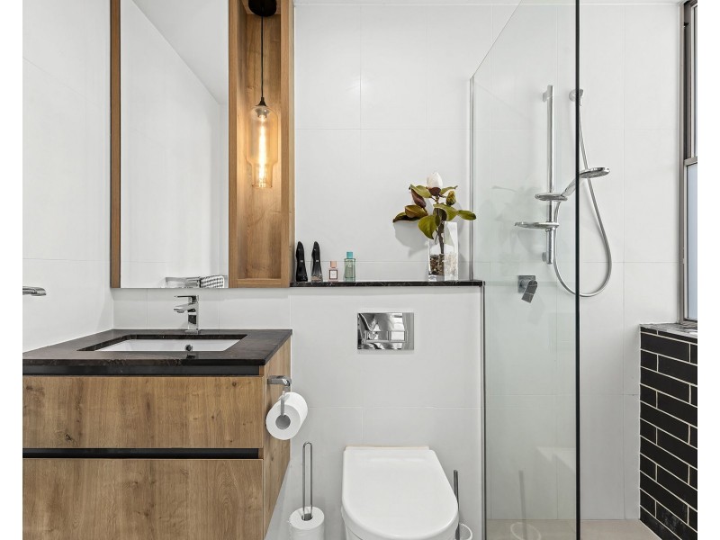 8/15 Roseglen Street, Greenslopes QLD 4120
