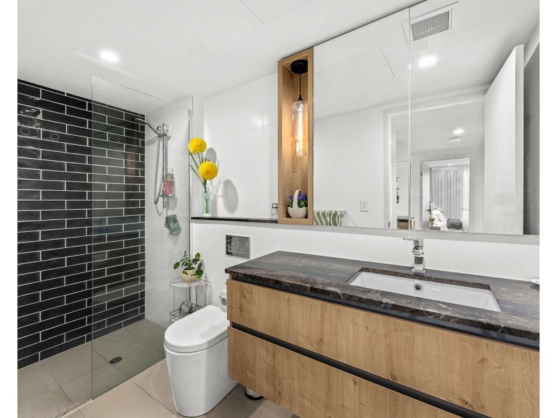 8/15 Roseglen Street, Greenslopes QLD 4120