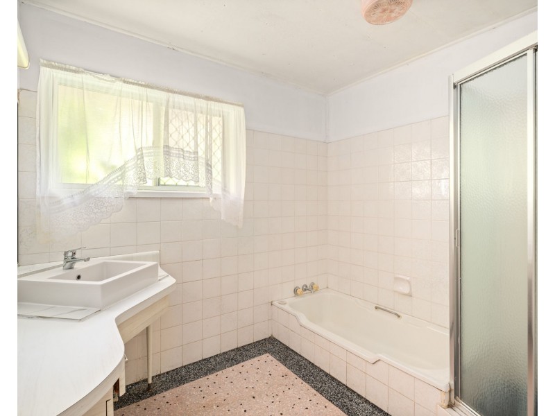 53 Dirkala Street, Mansfield QLD 4122