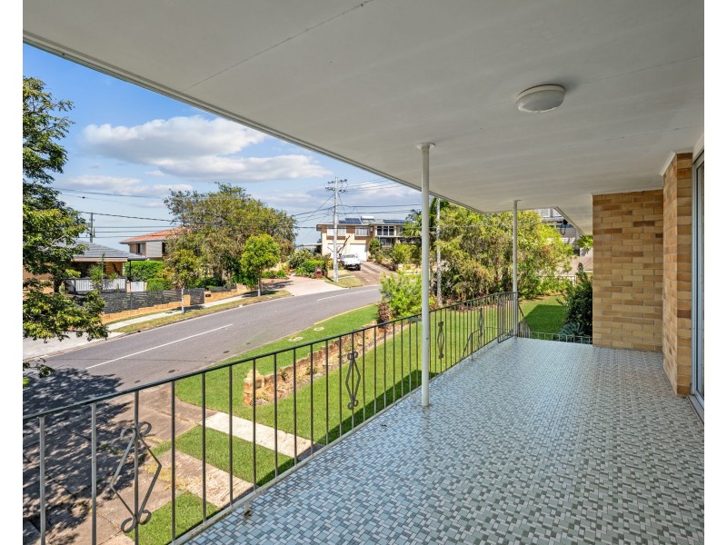 53 Dirkala Street, Mansfield QLD 4122