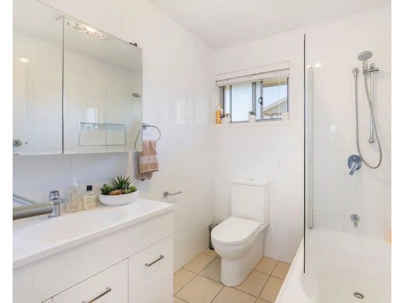 1/111 Grosvenor Street, Morningside QLD 4170