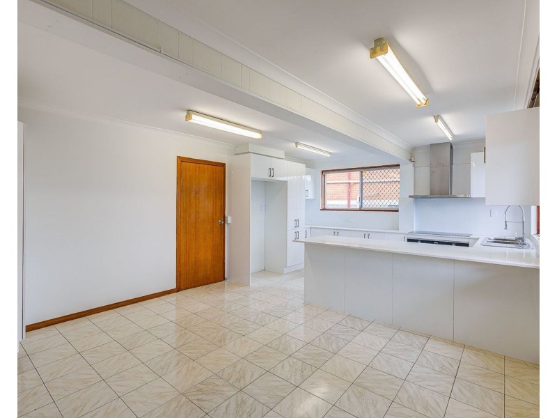 8 Joplin Street, Robertson QLD 4109