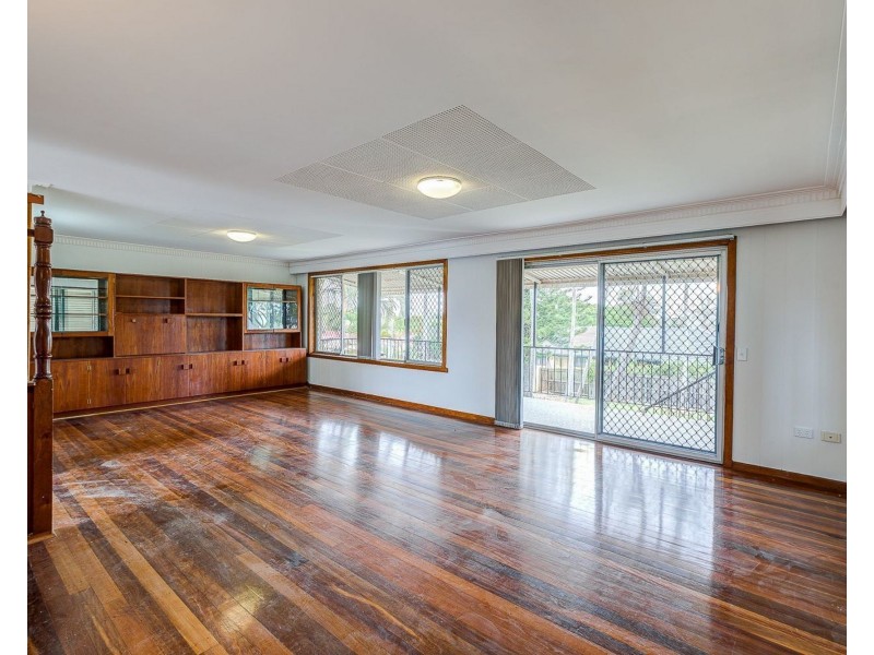 8 Joplin Street, Robertson QLD 4109