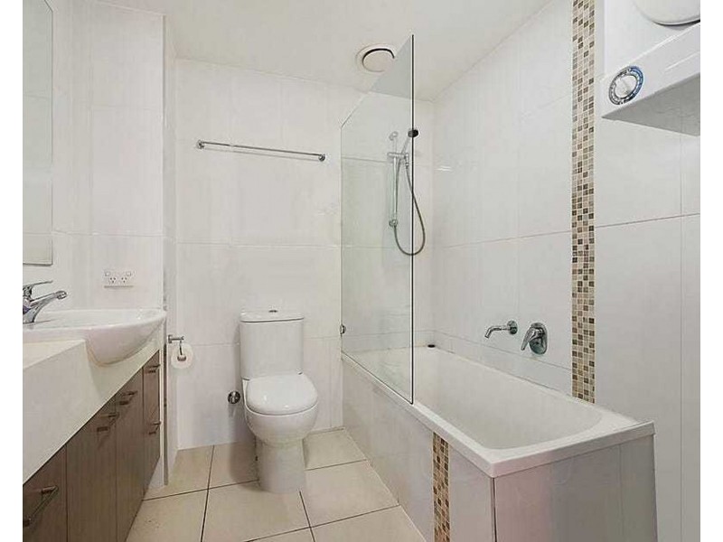 4/11 Riding Road, Hawthorne QLD 4171