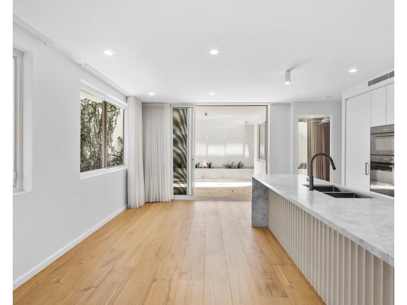 2/8 Carlton Street, Highgate Hill QLD 4101