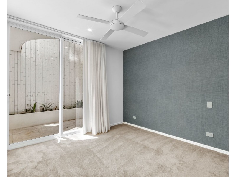 2/8 Carlton Street, Highgate Hill QLD 4101