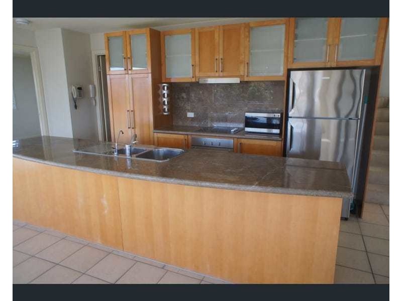 18/31-33 Railway Street, Southport QLD 4215