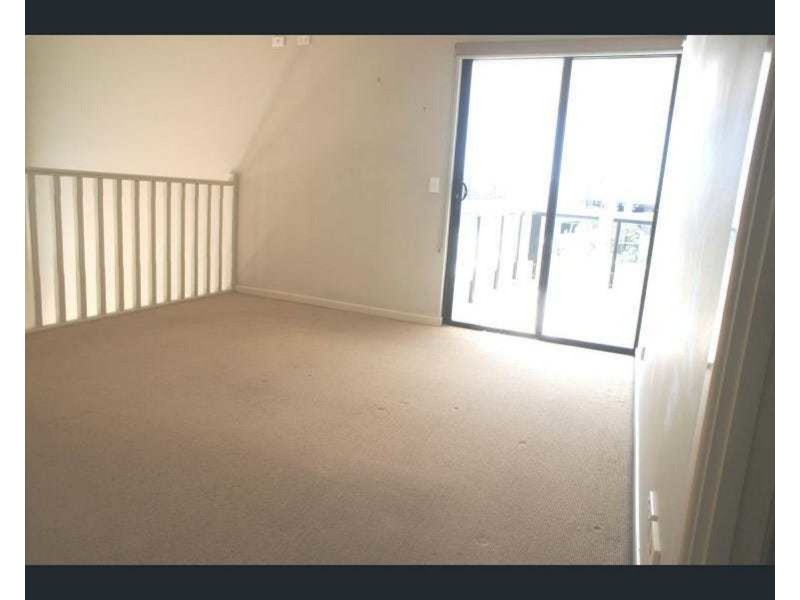 18/31-33 Railway Street, Southport QLD 4215