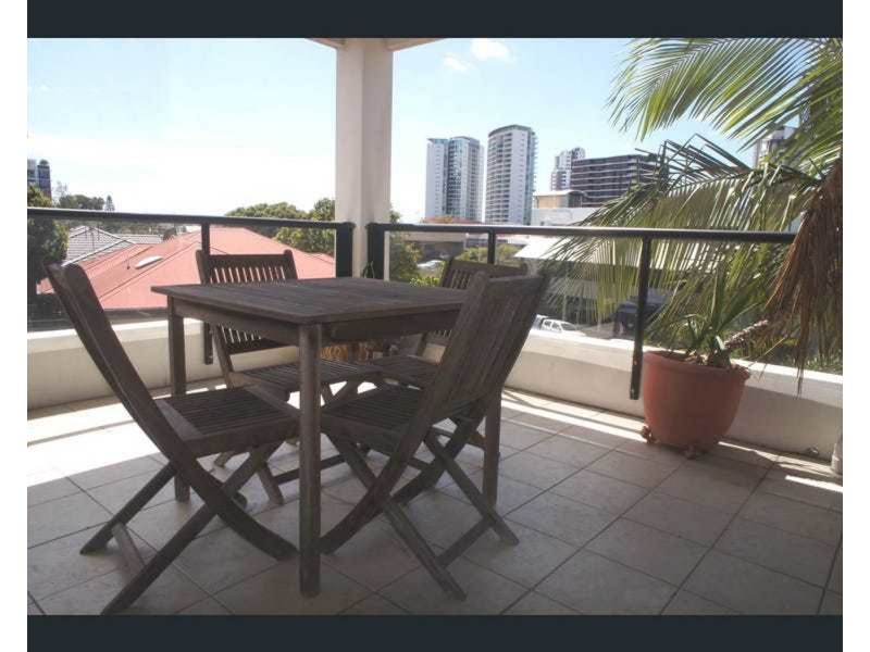 18/31-33 Railway Street, Southport QLD 4215