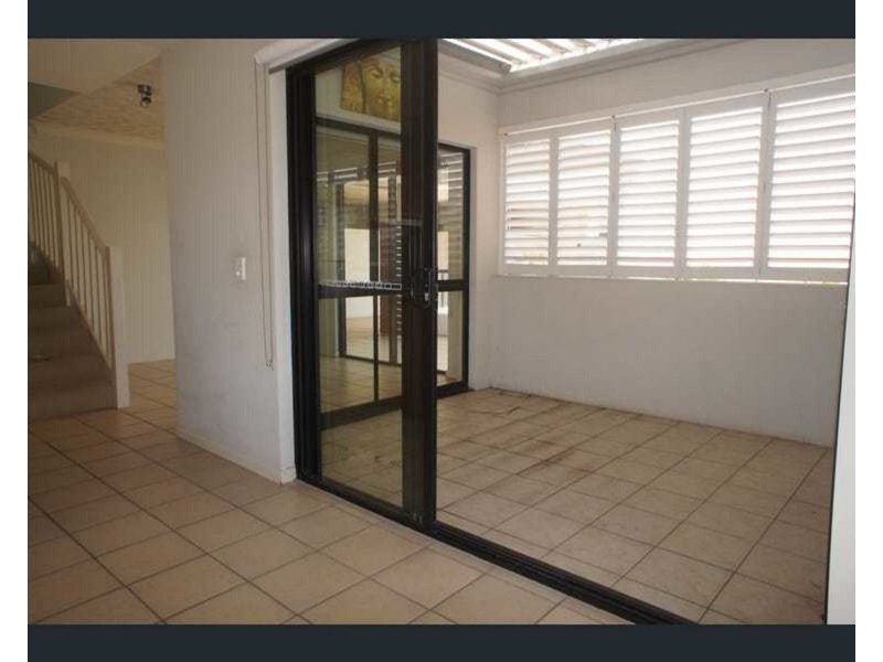 18/31-33 Railway Street, Southport QLD 4215