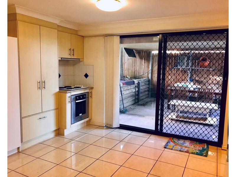 90 Granadilla Street, Macgregor QLD 4109