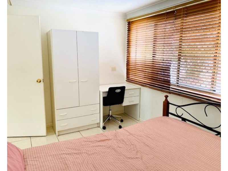 90 Granadilla Street, Macgregor QLD 4109