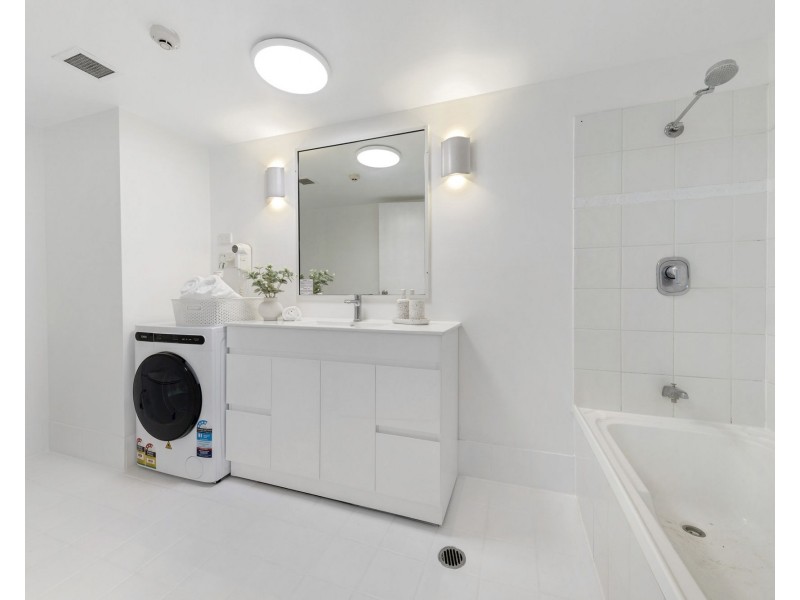 61/132-138 Ferny Avenue, Surfers Paradise QLD 4217
