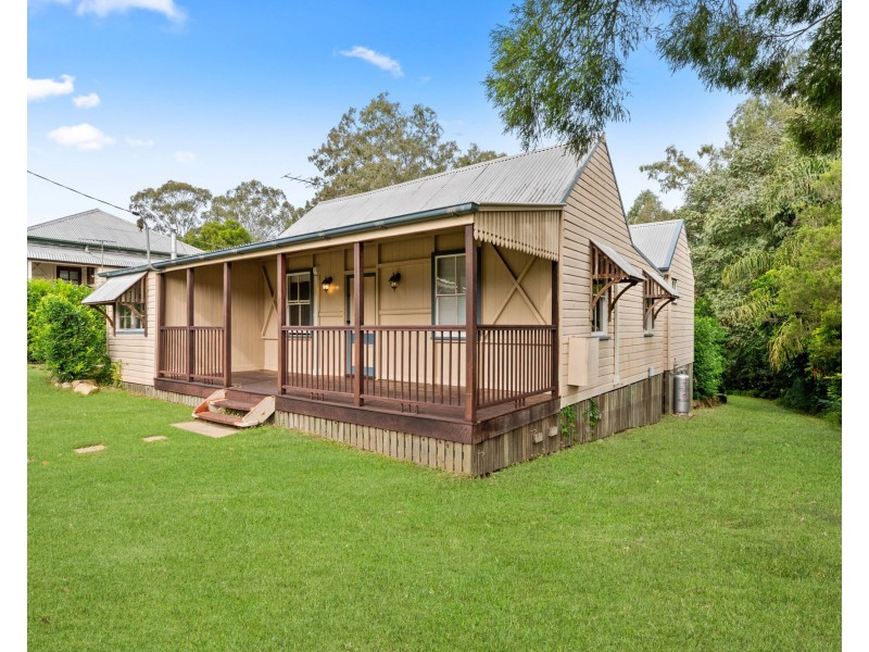 33 Alice Street, Blackstone QLD 4304