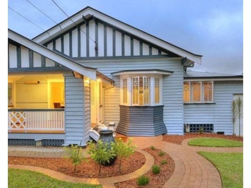 10 Fifth Ave, Coorparoo QLD 4151