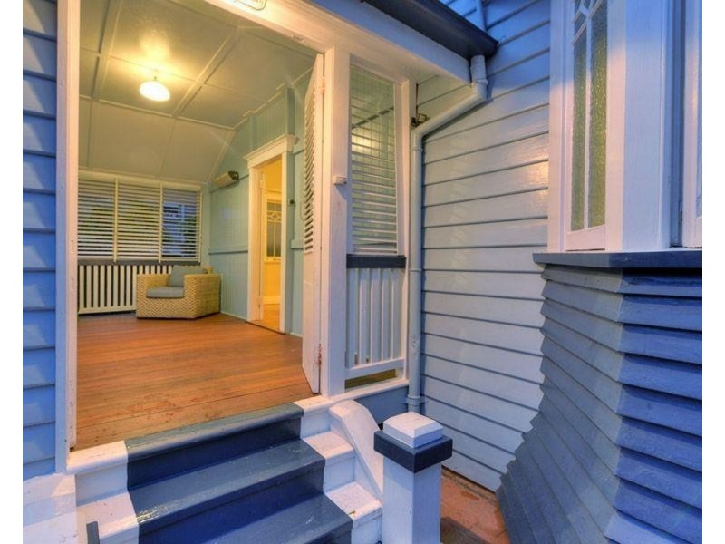 10 Fifth Ave, Coorparoo QLD 4151