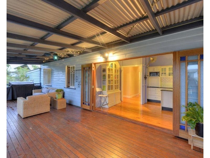 10 Fifth Ave, Coorparoo QLD 4151