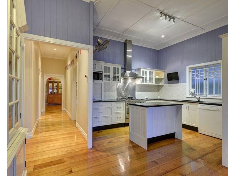 10 Fifth Ave, Coorparoo QLD 4151