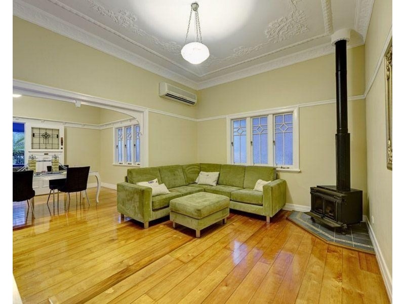 10 Fifth Ave, Coorparoo QLD 4151