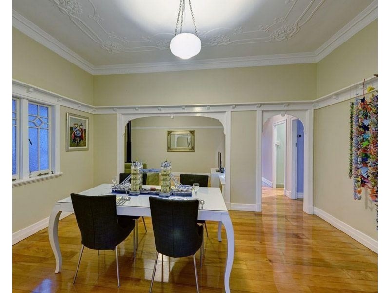 10 Fifth Ave, Coorparoo QLD 4151