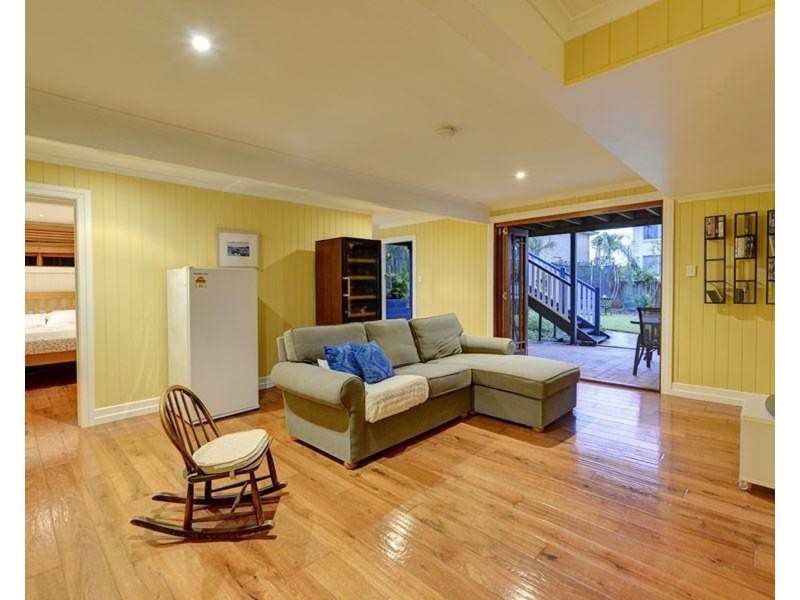 10 Fifth Ave, Coorparoo QLD 4151