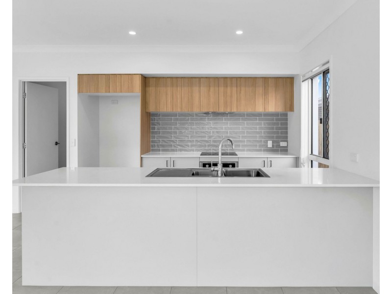 12 Alpine Street, Redland Bay QLD 4165