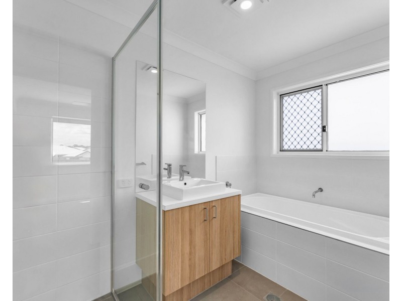 12 Alpine Street, Redland Bay QLD 4165