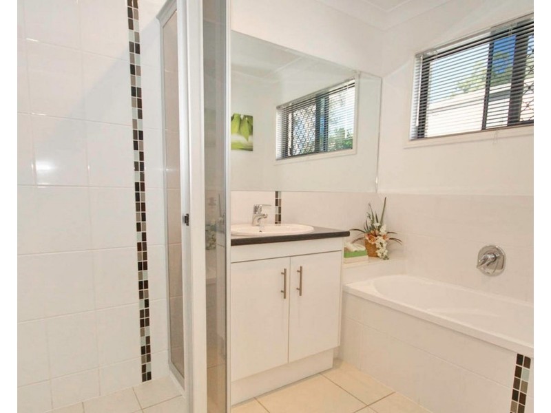 8 Wirra Circuit, Wynnum West QLD 4178