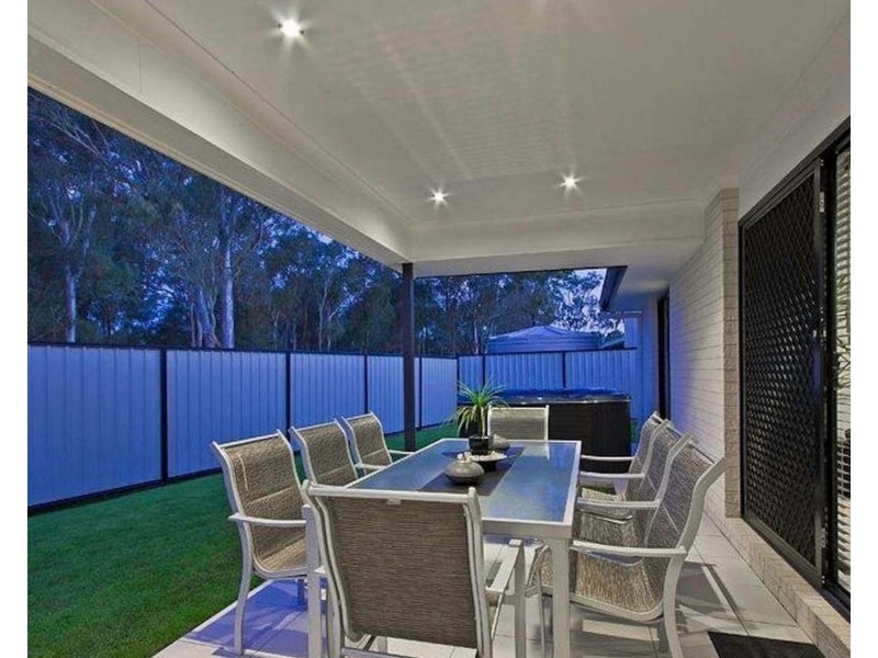 8 Wirra Circuit, Wynnum West QLD 4178