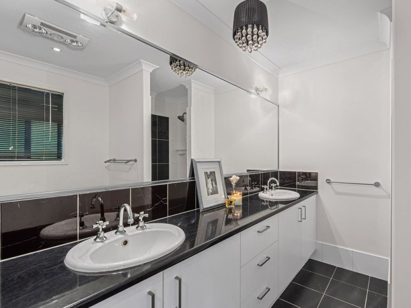 15 Ladbroke Close, Carseldine QLD 4034