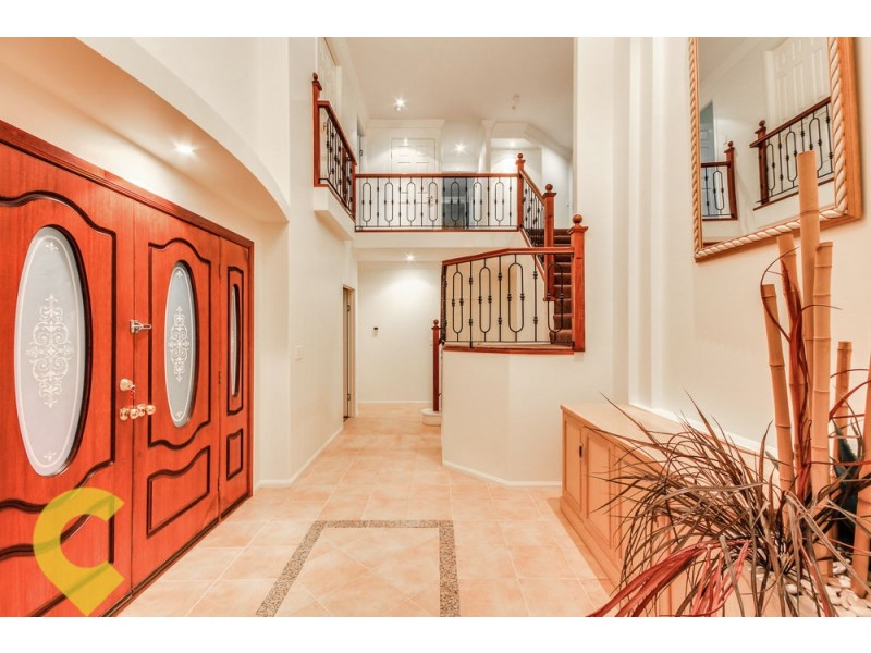 8 Oppermann Place, Carindale QLD 4152