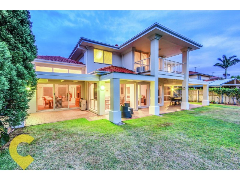 8 Oppermann Place, Carindale QLD 4152