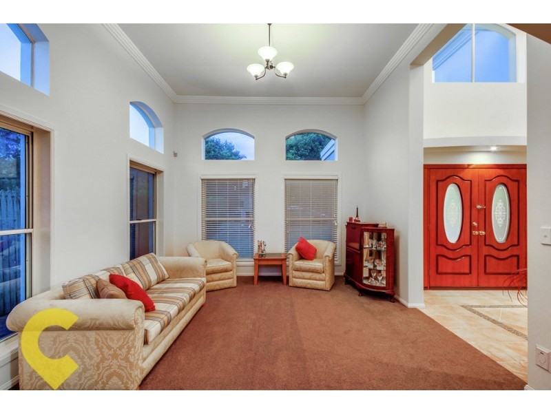 8 Oppermann Place, Carindale QLD 4152