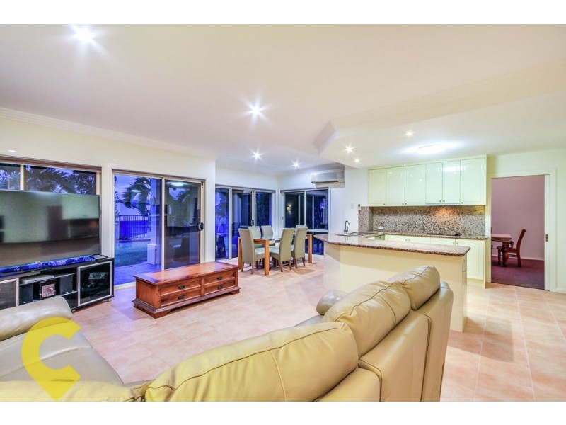 8 Oppermann Place, Carindale QLD 4152