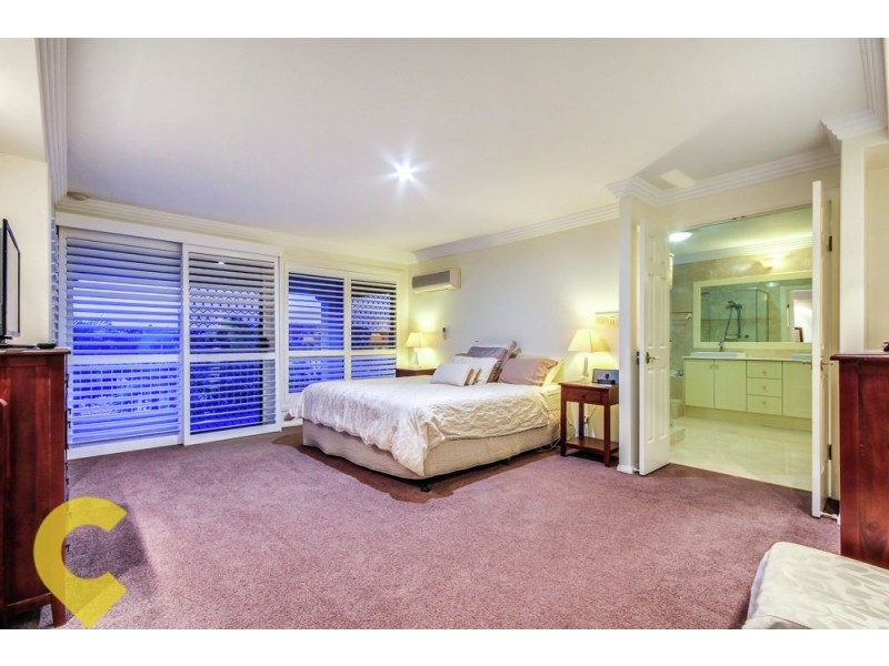 8 Oppermann Place, Carindale QLD 4152