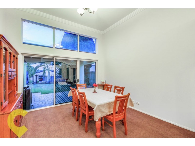 8 Oppermann Place, Carindale QLD 4152