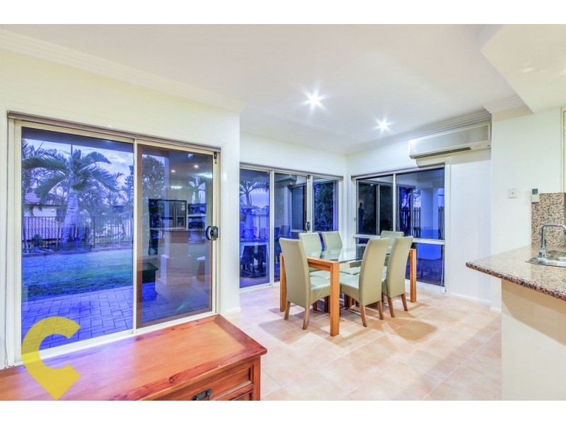 8 Oppermann Place, Carindale QLD 4152