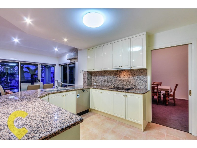 8 Oppermann Place, Carindale QLD 4152